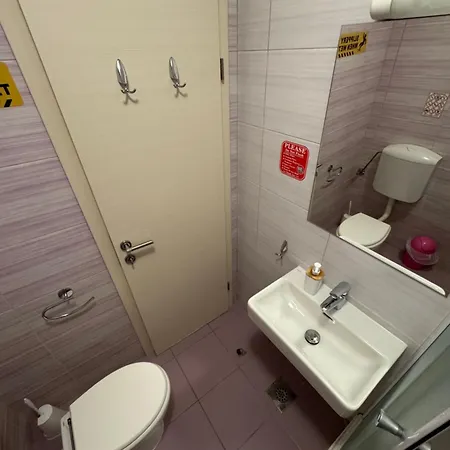 蓝树客房酒店 *