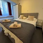 Blue Tree Apartment Split