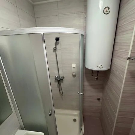 블루 트리 룸 아파트 *