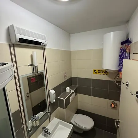 블루 트리 룸 스플리트