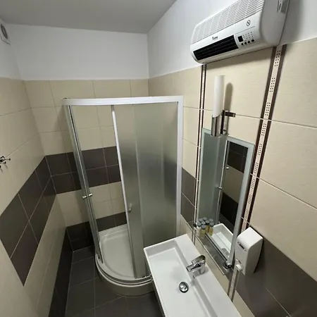 블루 트리 룸 아파트 *