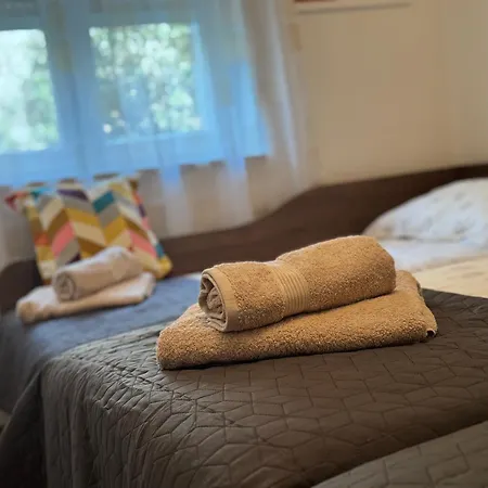 블루 트리 룸 아파트 *