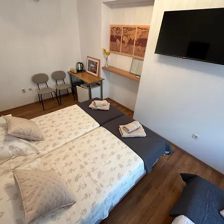 블루 트리 룸 아파트 *