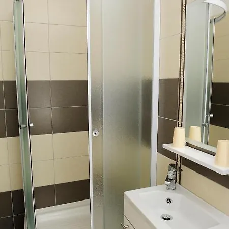 블루 트리 룸 아파트 *