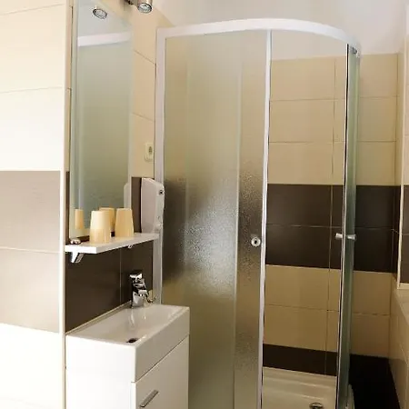 블루 트리 룸 아파트