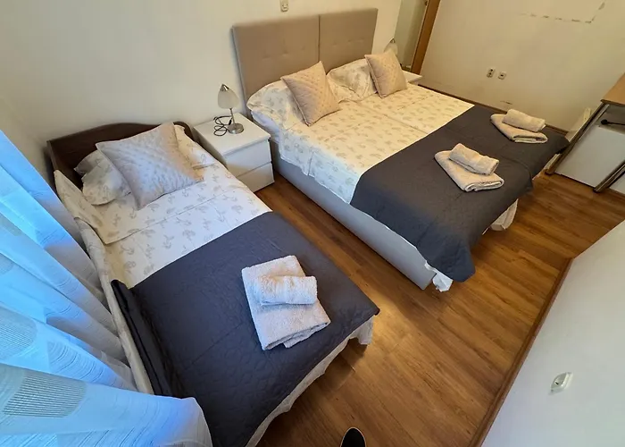 Blue Tree Apartment Split