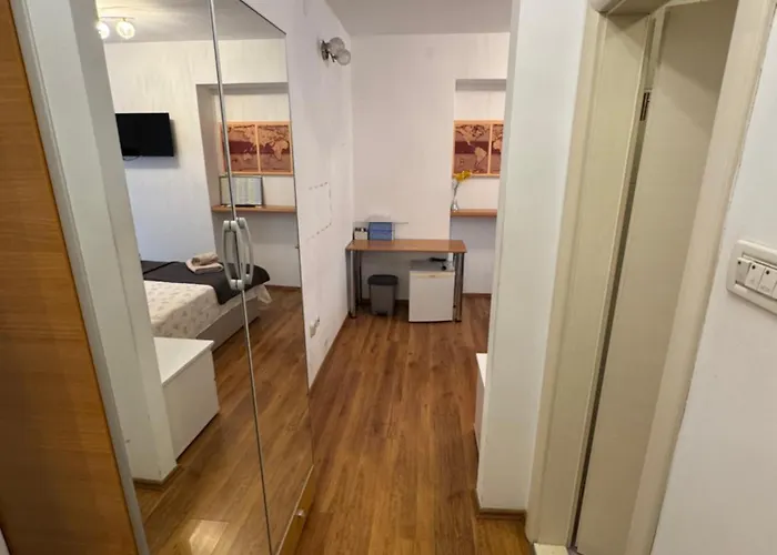 Blue Tree Apartment Split