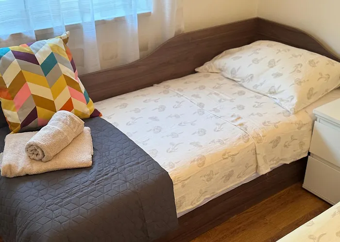 Apartment Blue Tree Split