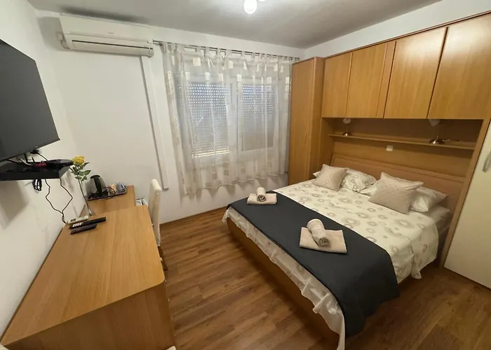 Apartment Blue Tree *